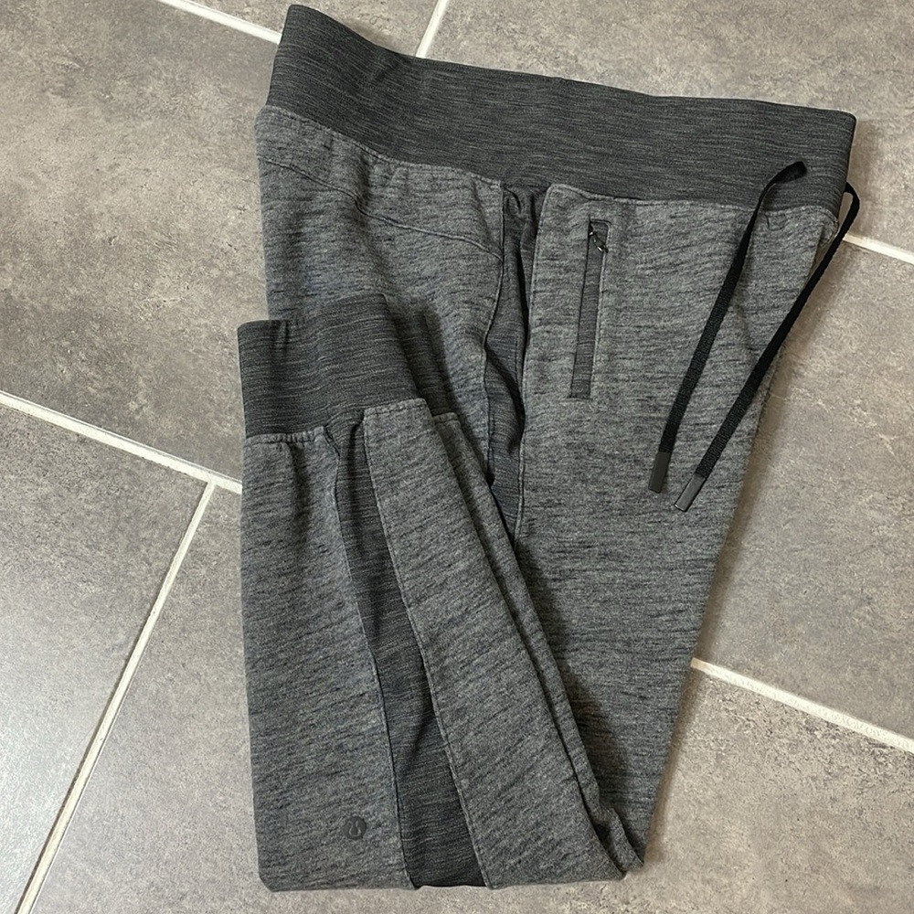 Lululemon Get Going Jogger 28.5" size 8
Heathered Core Dark Grey/Heathered Black